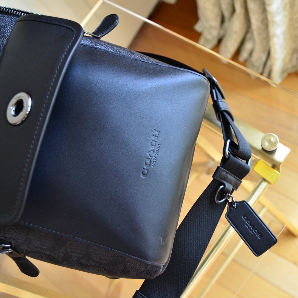 Coach  CAJ92 Turnlock Sling Pack In Signature Canvas - Picture 14 of 16